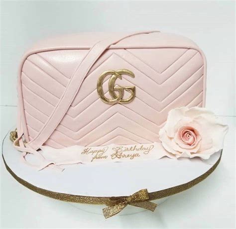 pink gucci cake